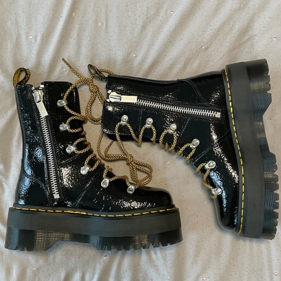 Dr. Martens GHILANA MAX DISTRESSED PATENT LEATHER PLATFORM BOOTS women size 7 - Picture 4 of 9